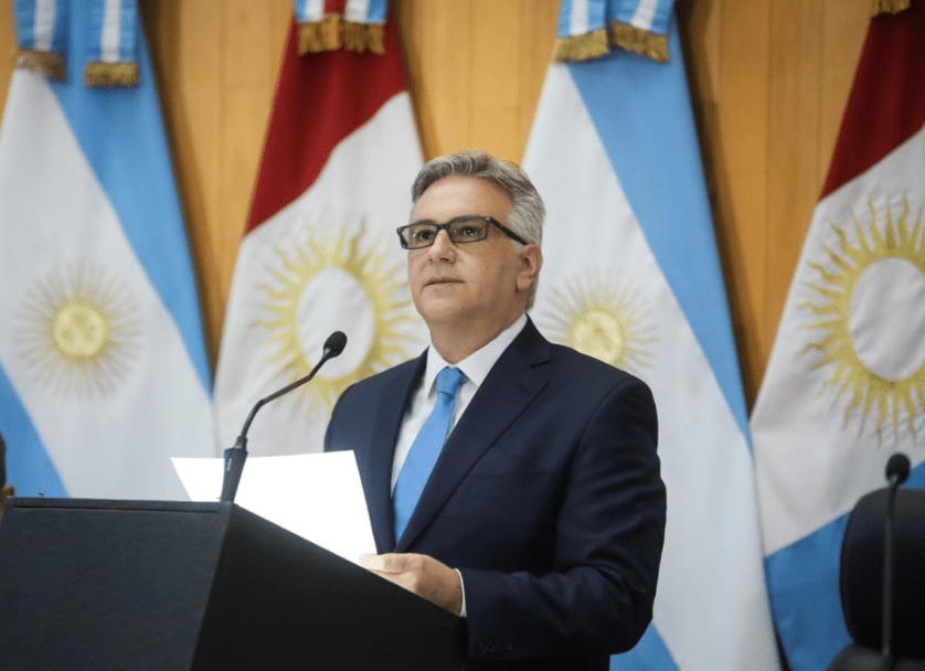 Siciliano repudió el uso de IA para manipular imágenes del gobernador&nbsp;Llaryora