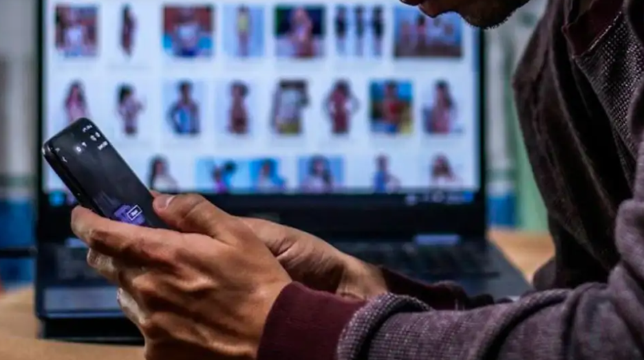 Llevarán a juicio a un joven por difundir imágenes falsas de compañeras con&nbsp;IA