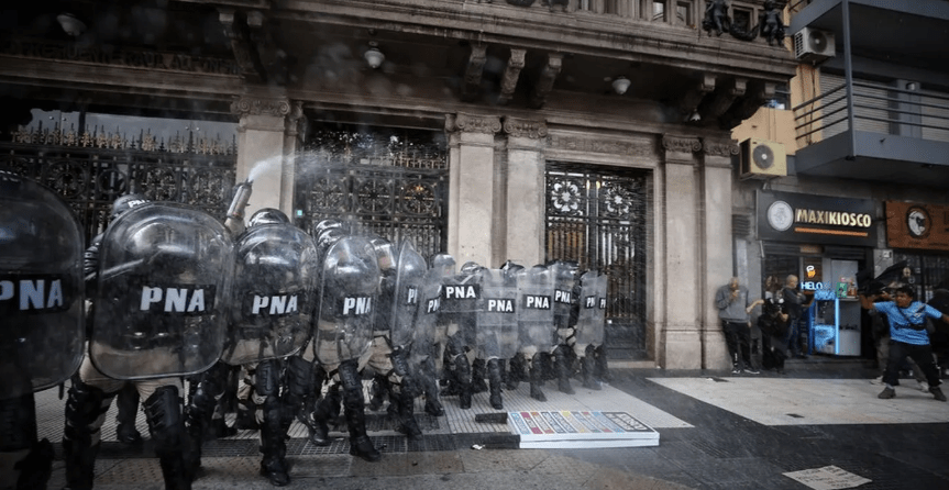 Incidentes y un detenido en una nueva protesta de jubilados frente al&nbsp;Congreso