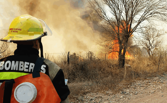 Un bombero fue herido en el combate de los incendios en la Quebrada del&nbsp;Condorito