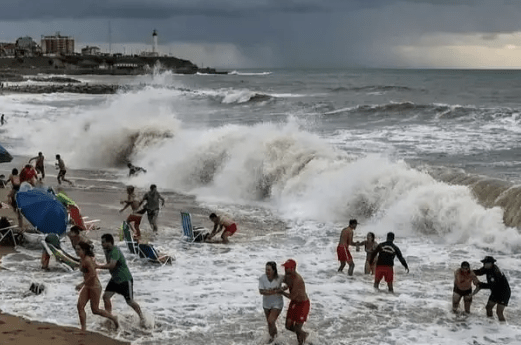 “Fue todo en segundos”: el testimonio de los guardavidas tras el meteotsunami en la Costa&nbsp;Atlántica